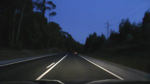 Viajar à noite oferece estradas mais vazias